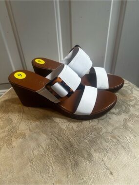 Italian Shoe Makers White Wedge Slide Sandals with Tortoiseshell Buckle Sz 9